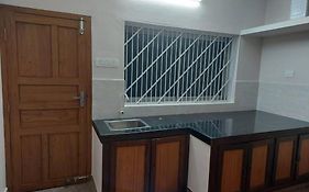 Home At Guruvayur 2 Ac Room,1 Single Bed,Kitchen
