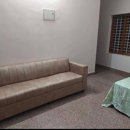 Home At Guruvayur 2 Ac Room,1 Single Bed,Kitchen Exterior photo