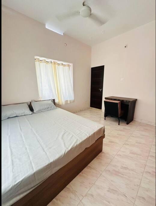 Home At Guruvayur 2 Ac Room,1 Single Bed,Kitchen Exterior photo