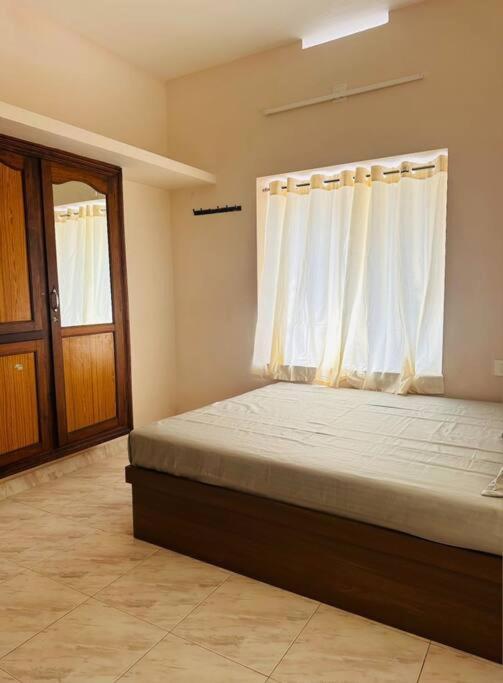 Home At Guruvayur 2 Ac Room,1 Single Bed,Kitchen Exterior photo