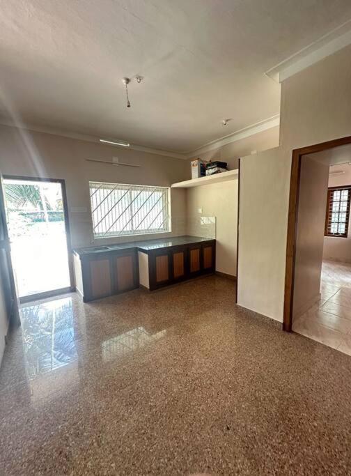 Home At Guruvayur 2 Ac Room,1 Single Bed,Kitchen Exterior photo