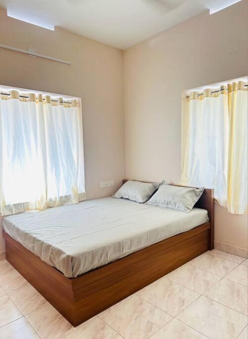 Home At Guruvayur 2 Ac Room,1 Single Bed,Kitchen Exterior photo