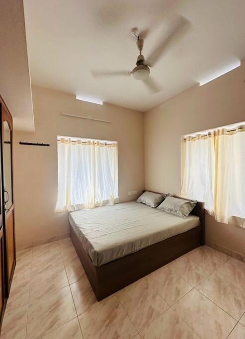 Home At Guruvayur 2 Ac Room,1 Single Bed,Kitchen Exterior photo